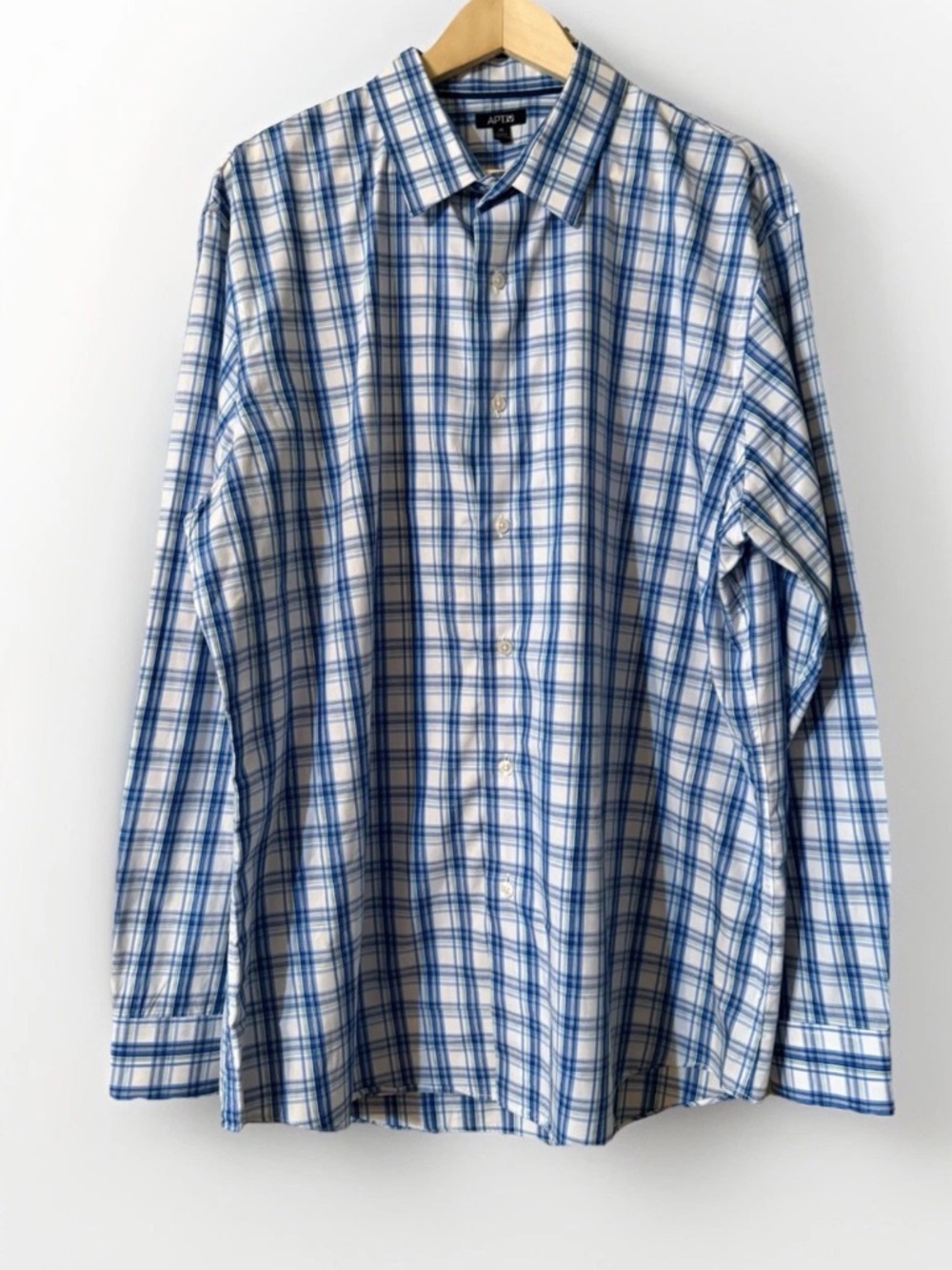 Apt 9 white with blue plaid long sleeve 100% cotton button up shirt